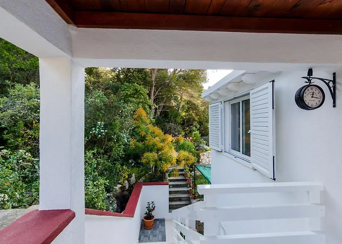 Lorena Mljet بومينا