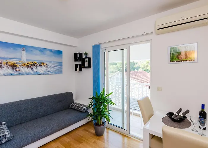 Lorena Mljet * بومينا