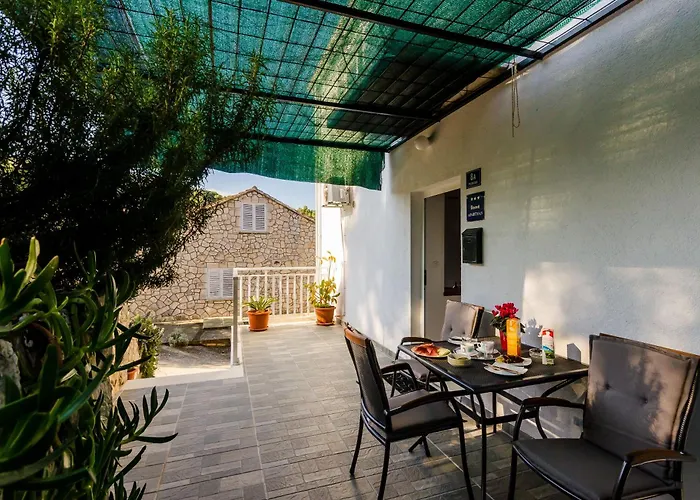 Lorena Mljet شقة بومينا