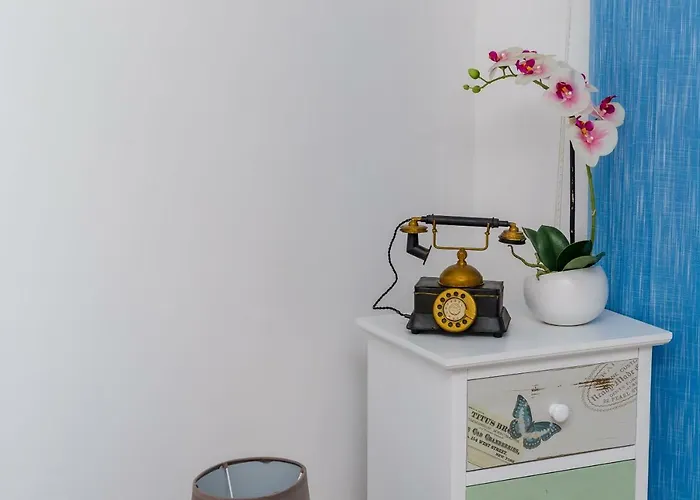 Lorena Mljet بومينا