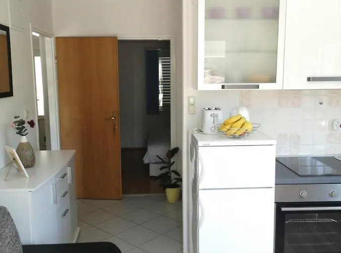 Lorena Mljet بومينا