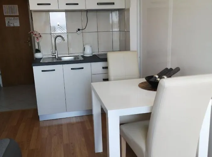 Lorena Mljet * بومينا