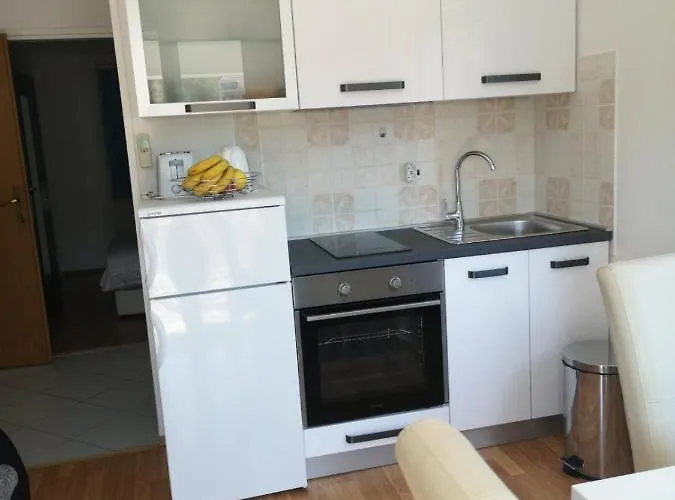 Lorena Mljet * بومينا